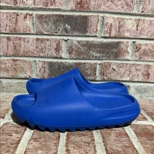 Mens Yeezy Blue Slide size 10